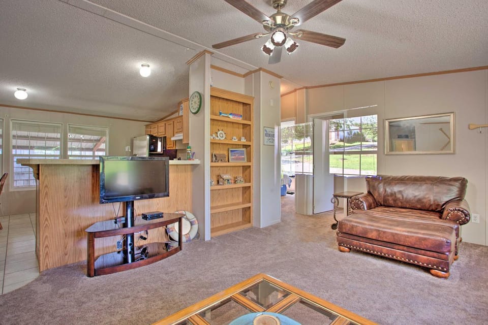 Spacious House ~ 1 Mi to Lake & Boat Ramp! House in Oklahoma