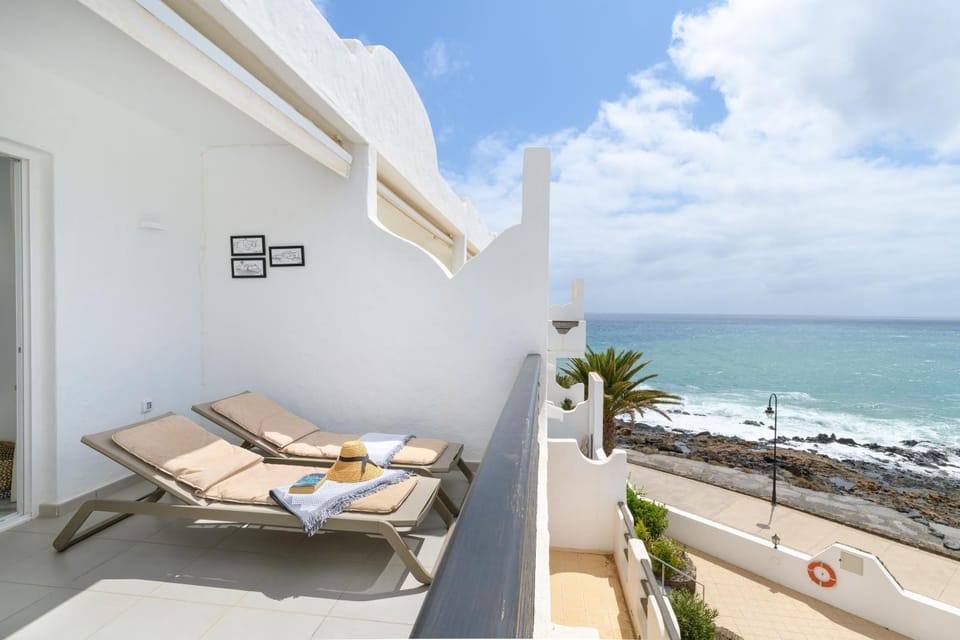 Day, View (from property/room), Balcony/Terrace, Seating area, Beach, Sea view, sunbed