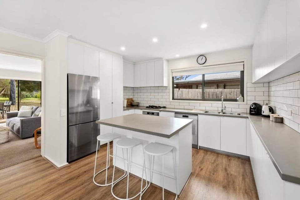 Kitchen or kitchenette, dishwasher, oven, stove