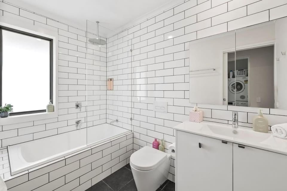 Shower, Toilet, Bathroom, Bath