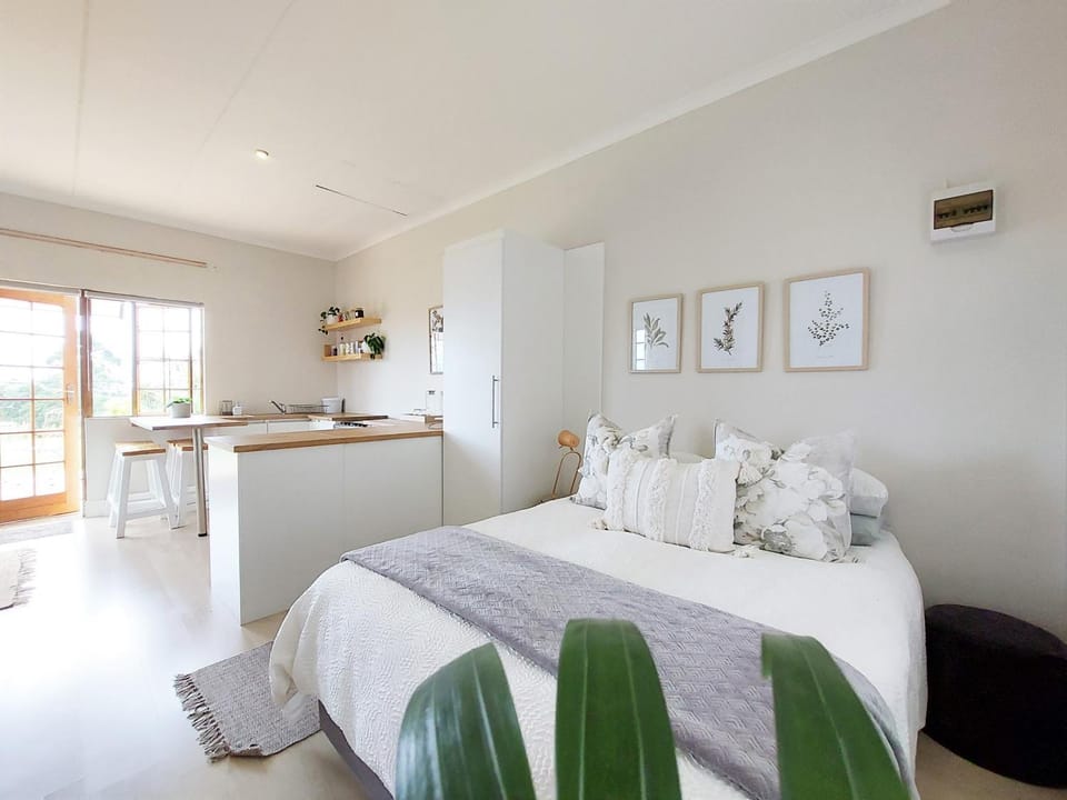 Bed, Kitchen or kitchenette, Photo of the whole room, Bedroom