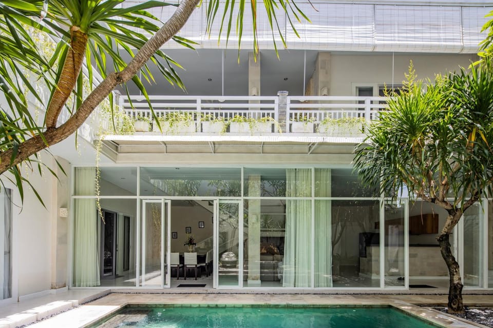 Property building, Patio, Day, View (from property/room), Balcony/Terrace, Balcony/Terrace, Pool view, Swimming pool, Swimming pool, sunbed