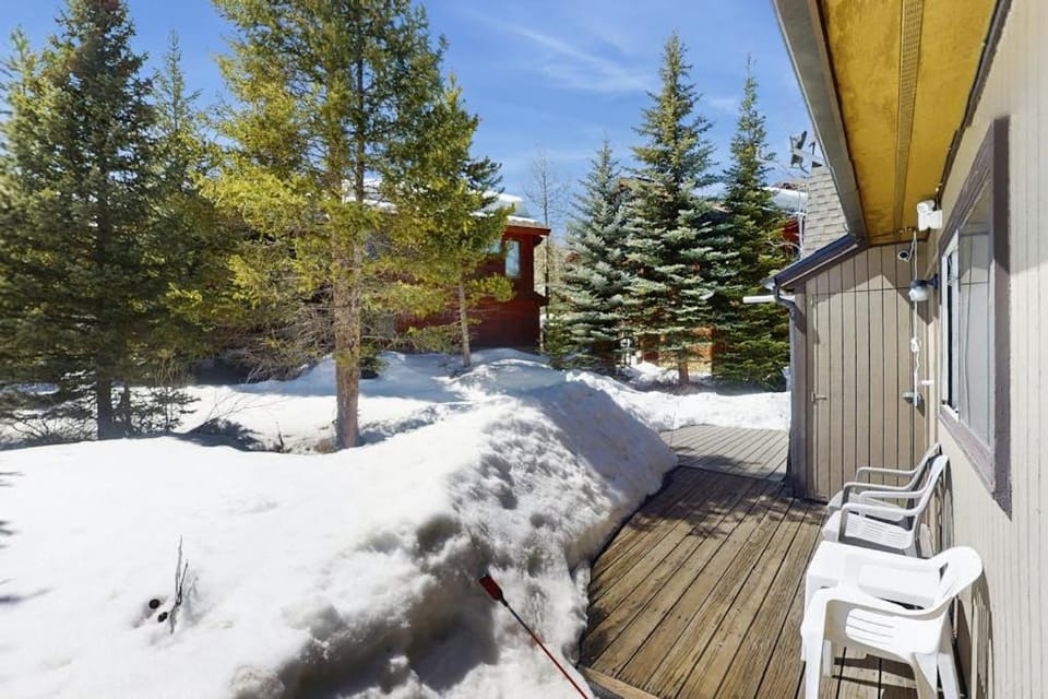 Skiing Sanctuary House in Winter Park
