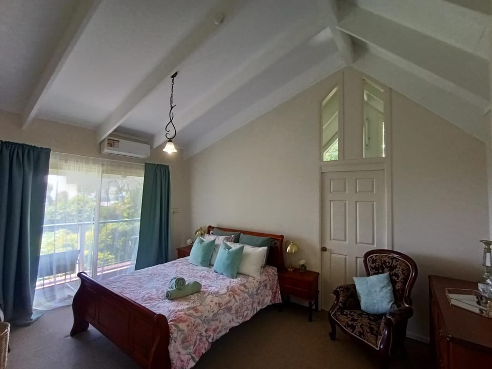 Spectacular Gold Coast Skyline Views Bed and Breakfast in Tamborine Mountain