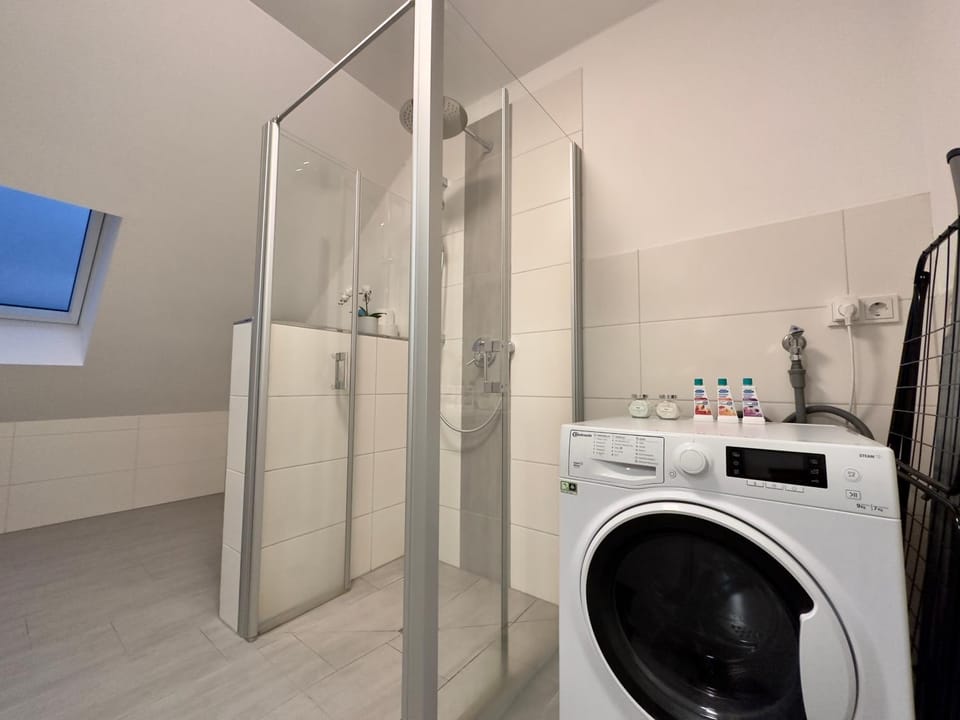 Shower, Bathroom, washing machine, dryer
