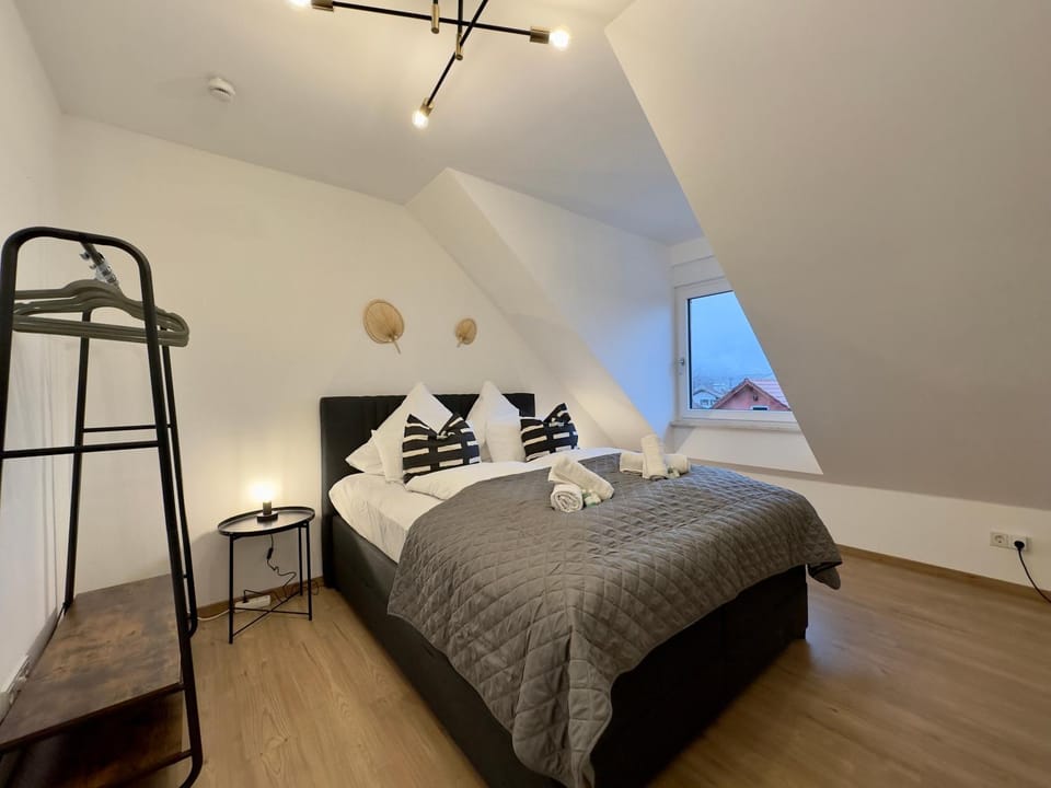Bed, Photo of the whole room, Bedroom, towels