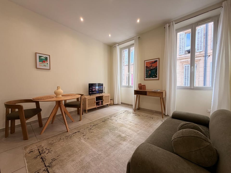 SOLEYA - Lodi 1 Boutique Apartment Marseille Centre - Stylish Mediterranean Stay Apartment in Marseille