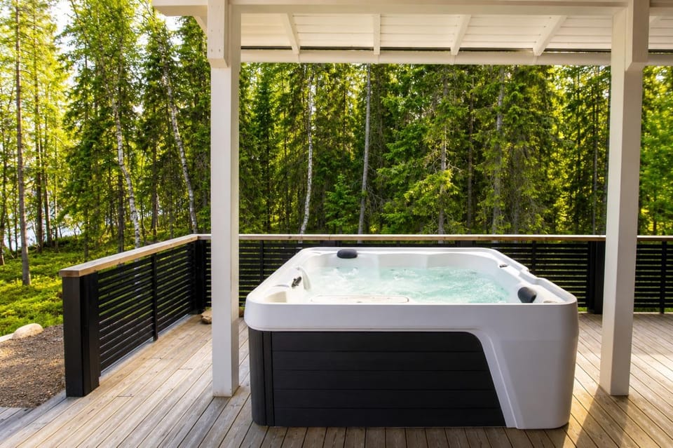 Norvamaja with a lake view, sauna and jacuzzi Villa in Rovaniemi