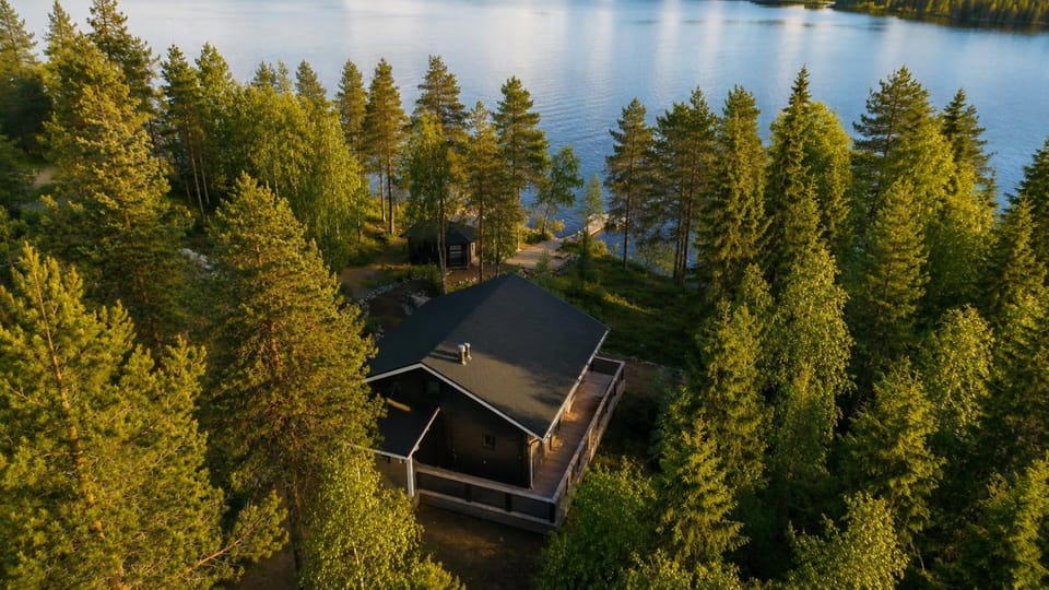 Norvamaja with a lake view, sauna and jacuzzi Villa in Rovaniemi