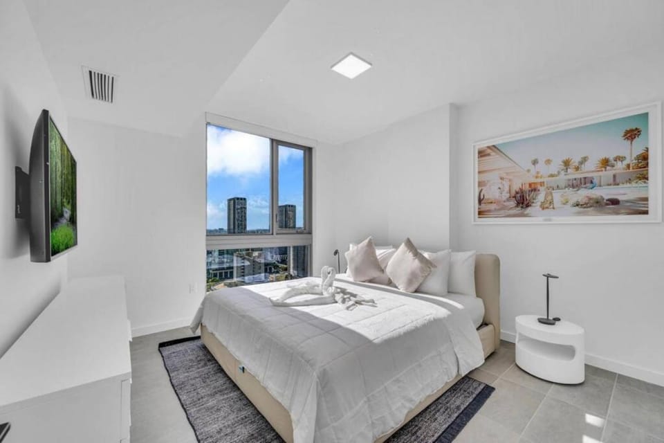 Modern 1 Bed Condo across from Bayside in Downtown House in Miami