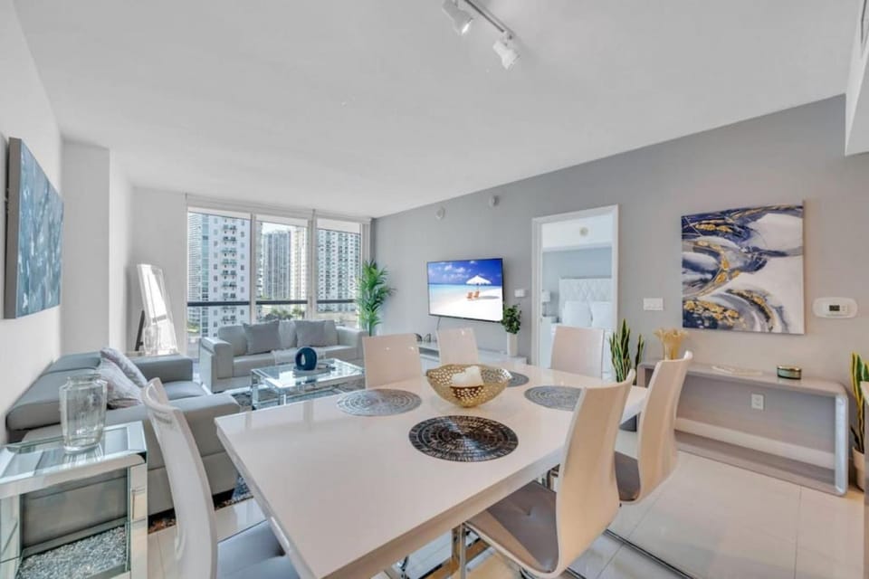 Modern 1 Bed ICON Brickell with Amazing Views Apartment in Brickell