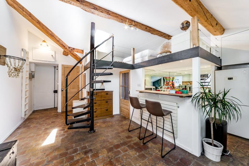 Kitchen or kitchenette, Living room, Seating area
