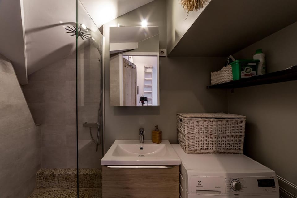 Shower, Bathroom, washing machine