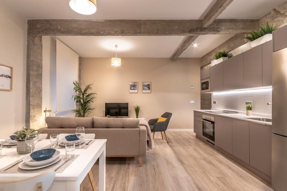 Kitchen or kitchenette, Seating area, Dining area, stove