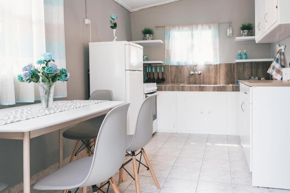 Property building, Kitchen or kitchenette, Living room