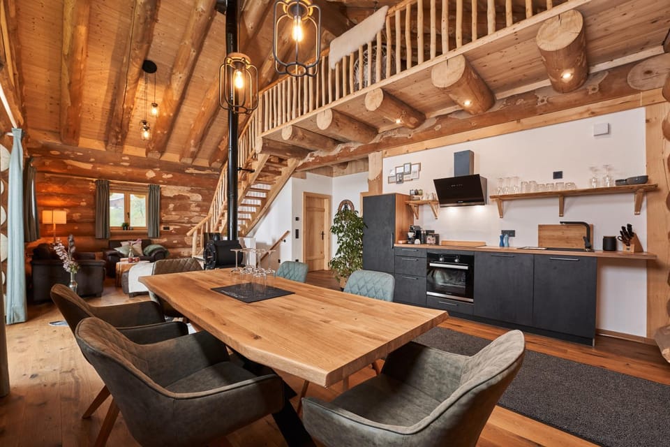 Kitchen or kitchenette, Seating area, Dining area