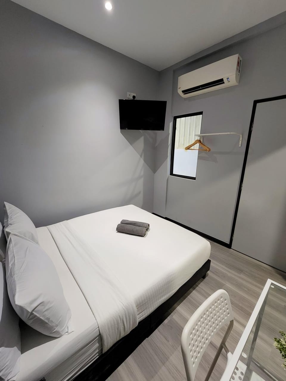 Bed, TV and multimedia, Photo of the whole room, Bedroom, air conditioner