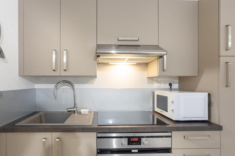 Kitchen or kitchenette