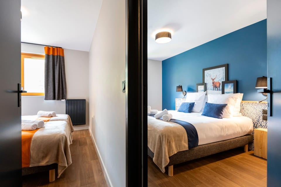 Photo of the whole room, Bedroom
