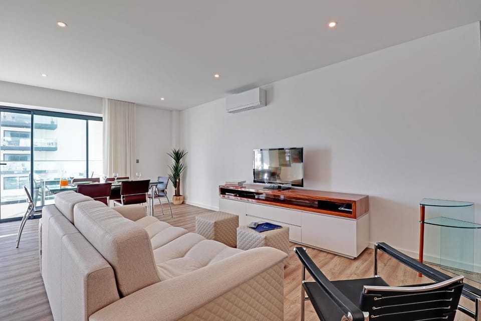 TV and multimedia, Seating area