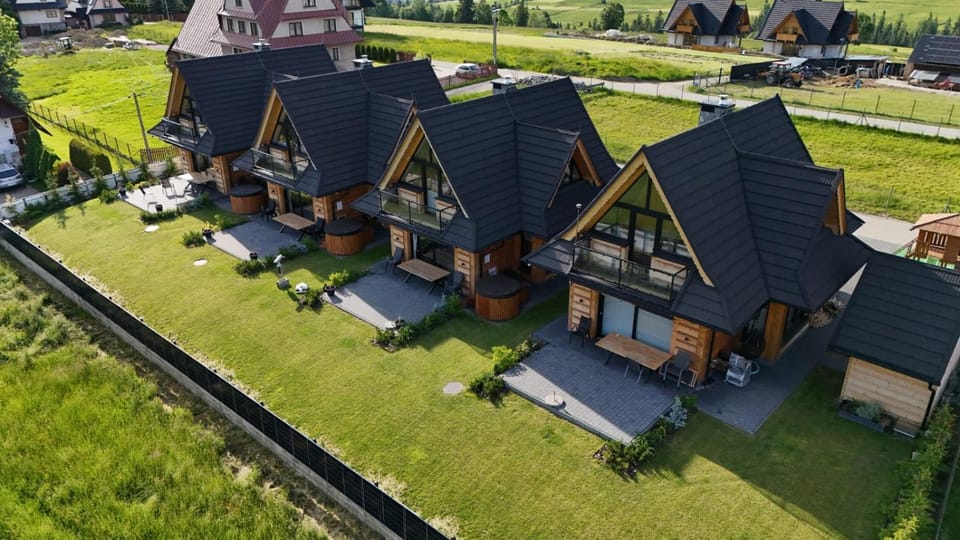 Property building, Spring, Day, Natural landscape, Garden, Garden view