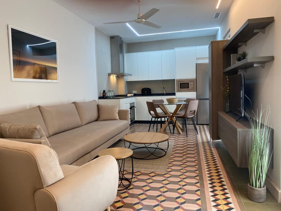 TV and multimedia, Living room, Dining area, fireplace