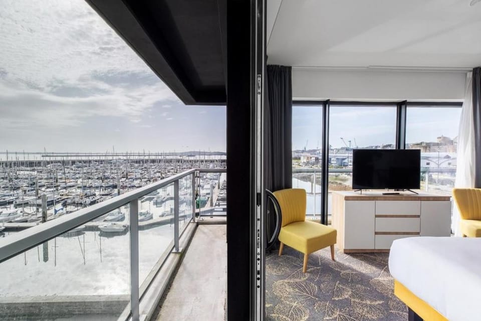 Le Barracuda & Spa, pieds dans l'eau, vue mer, espace bien-être offert Apartment hotel in Brest