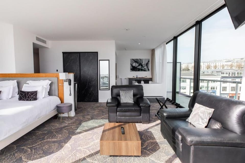 Le Barracuda & Spa, pieds dans l'eau, vue mer, espace bien-être offert Apartment hotel in Brest