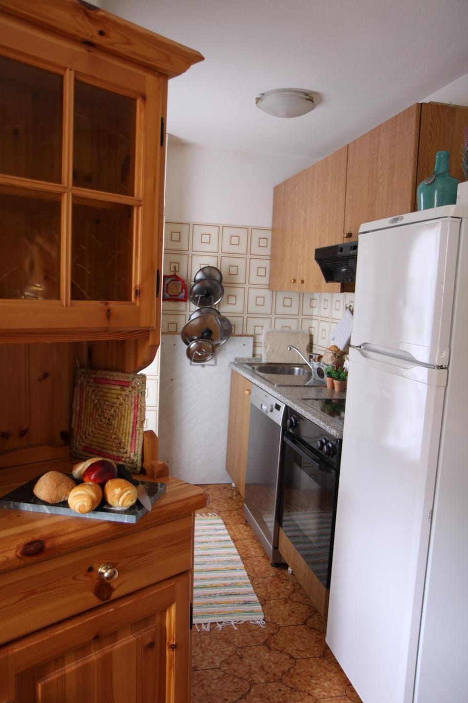 Kitchen or kitchenette, dishwasher, minibar, stove
