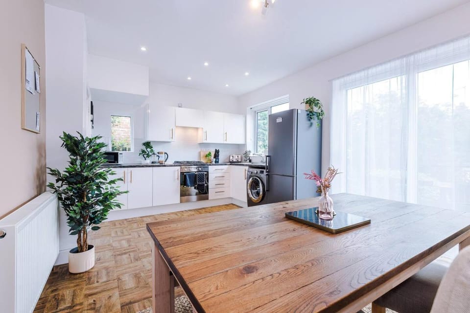 Dining area, kitchen