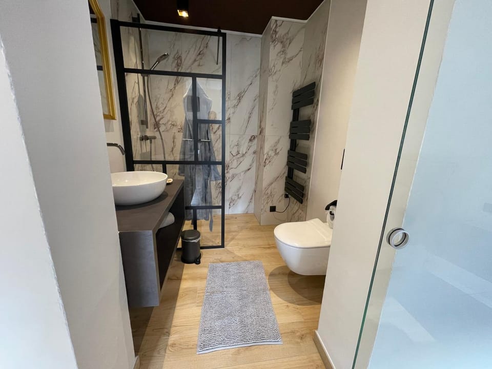 Bathroom, Living room