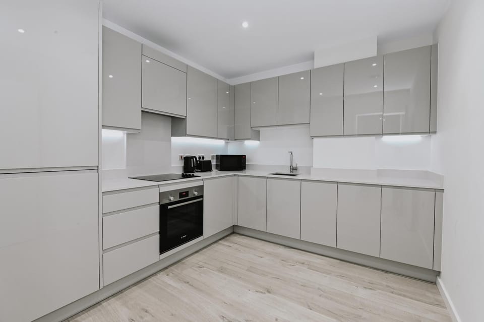 Kitchen or kitchenette, dishwasher, minibar