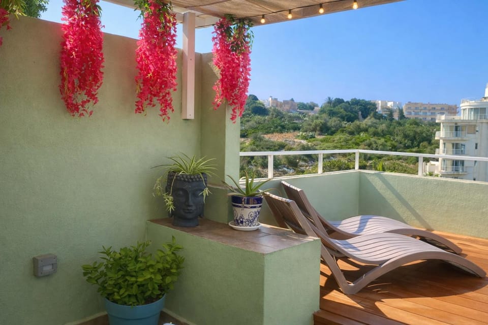 Day, Balcony/Terrace, Seating area