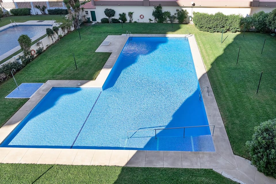 Property building, Swimming pool, Swimming pool