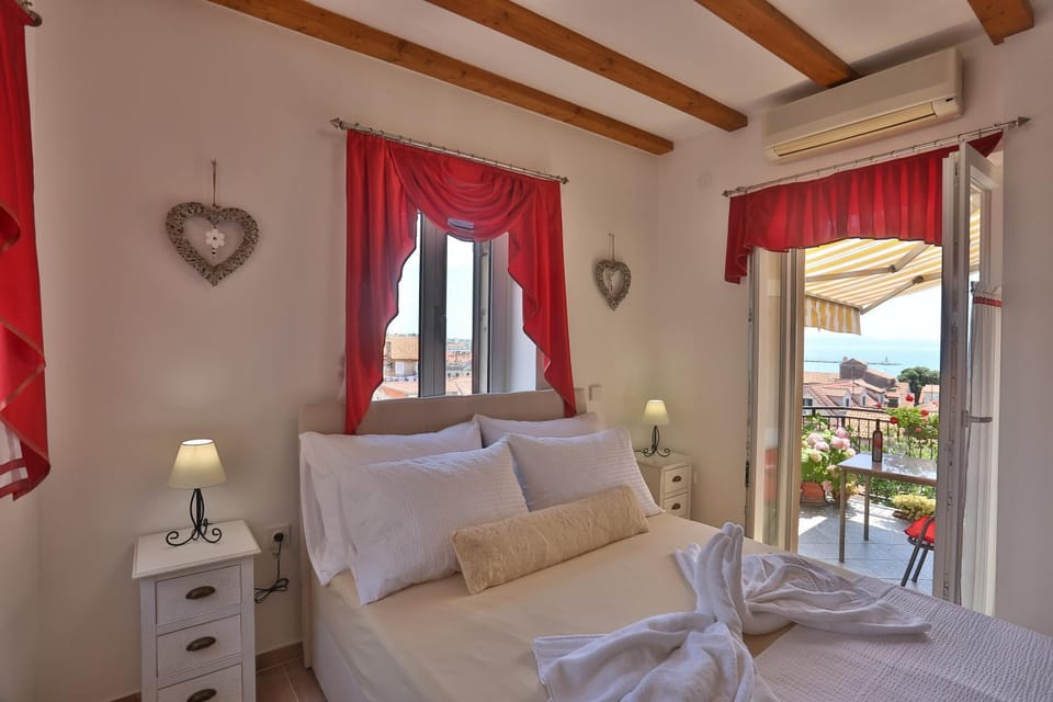 Bed, Balcony/Terrace, Bedroom, towels