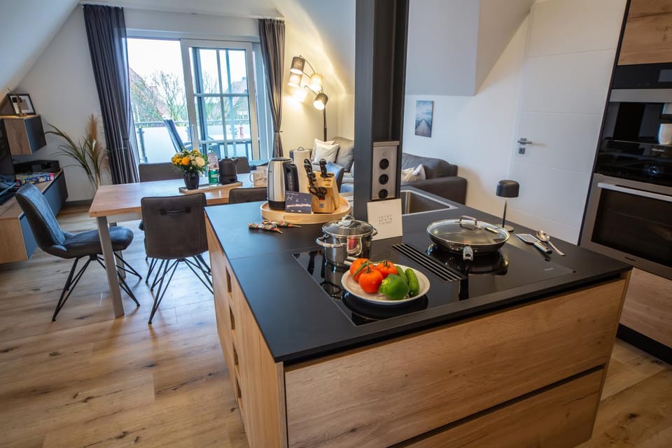 View (from property/room), View (from property/room), Living room, Dining area, Landmark view, Landmark view, Sea view, Sea view, stove, stove, kitchen, kitchen