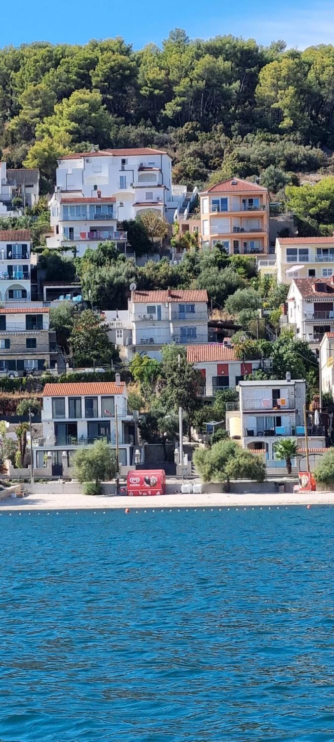 Property building, Neighbourhood, Mountain view, Sea view