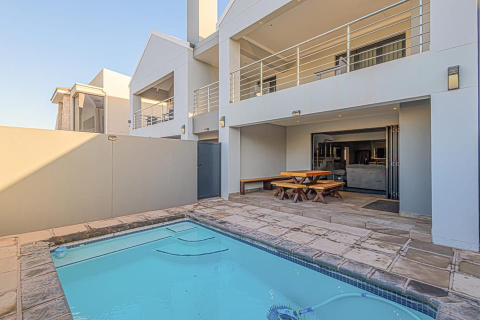 Patio, Swimming pool