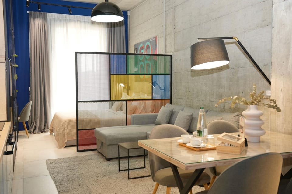 Bed, Living room, Dining area, Bedroom