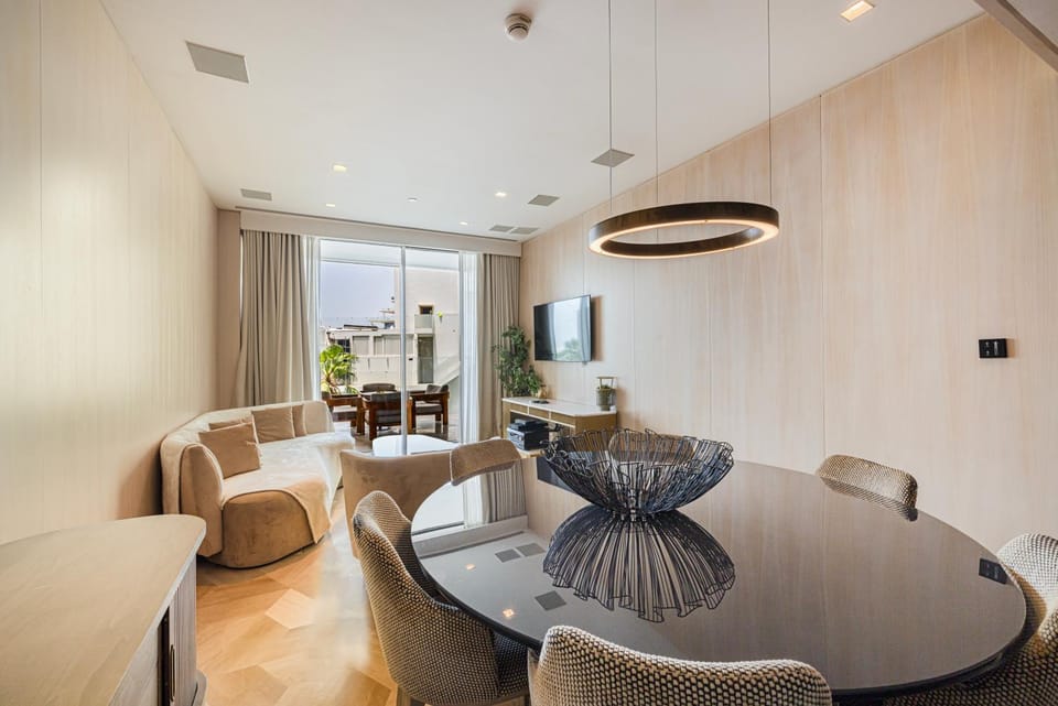 Seating area, Dining area
