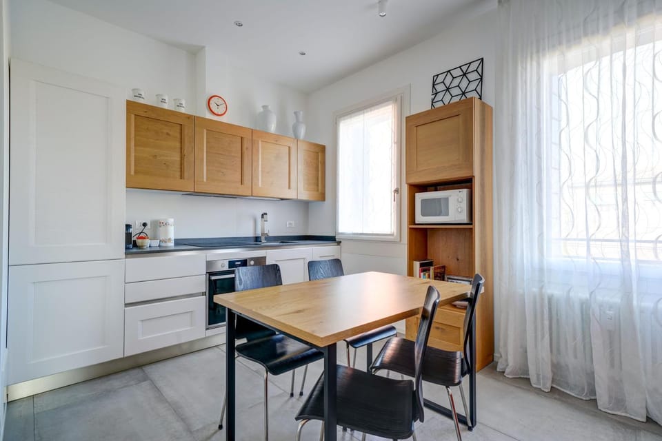 Kitchen or kitchenette, oven, stove