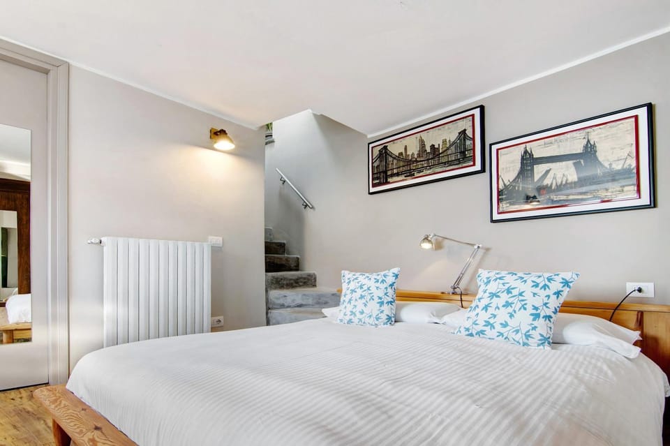 Living room, Bedroom