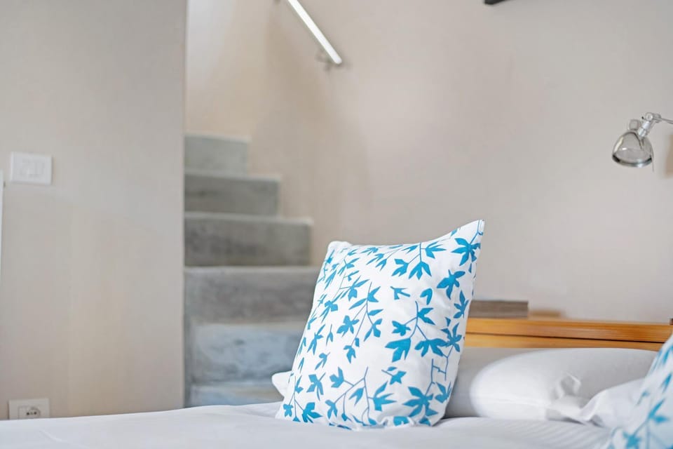Renovated Barn of the year 1500 Apartment in Moltrasio