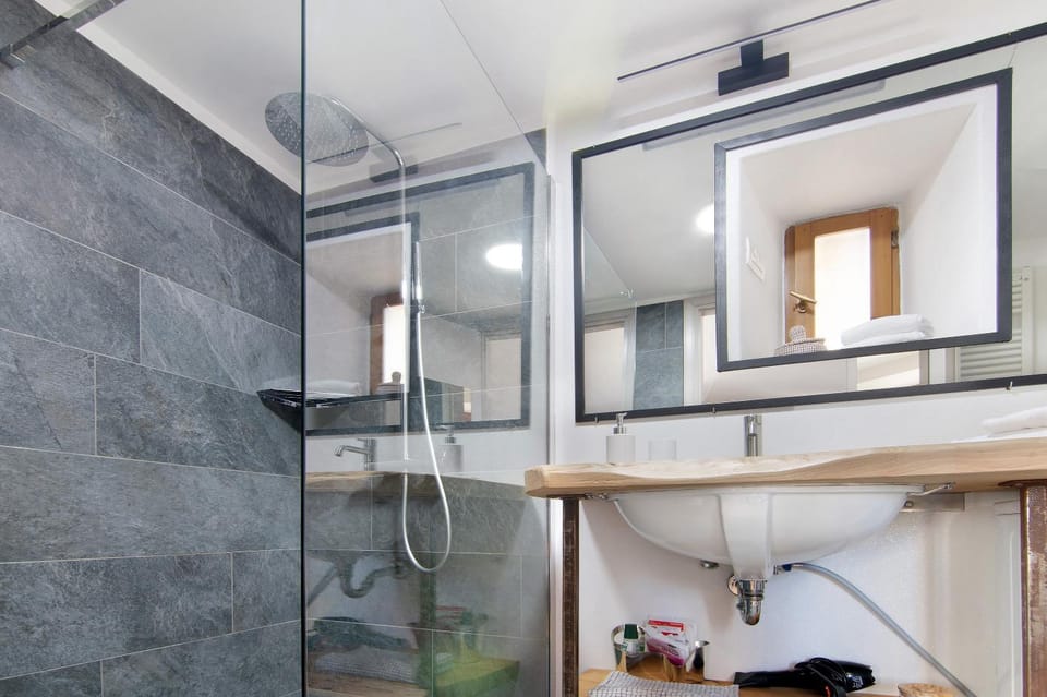 Bathroom, Living room