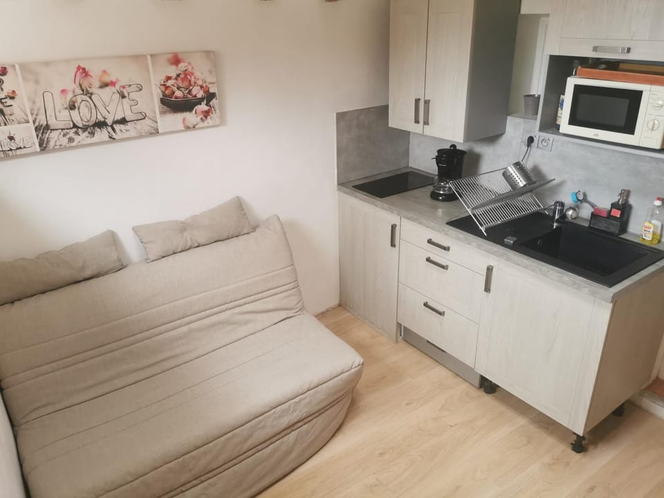 Kitchen or kitchenette, Living room