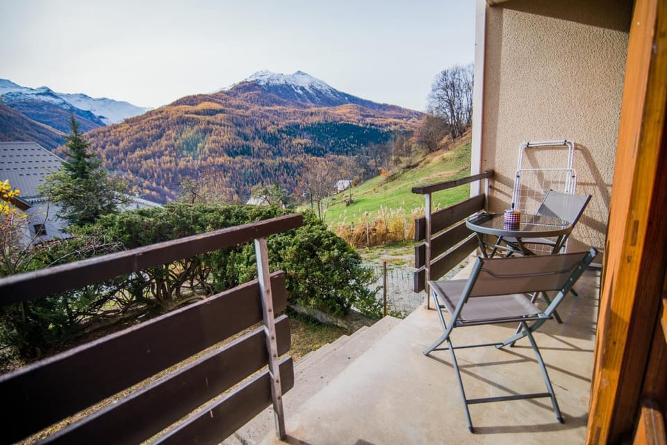 Balcony/Terrace, Mountain view