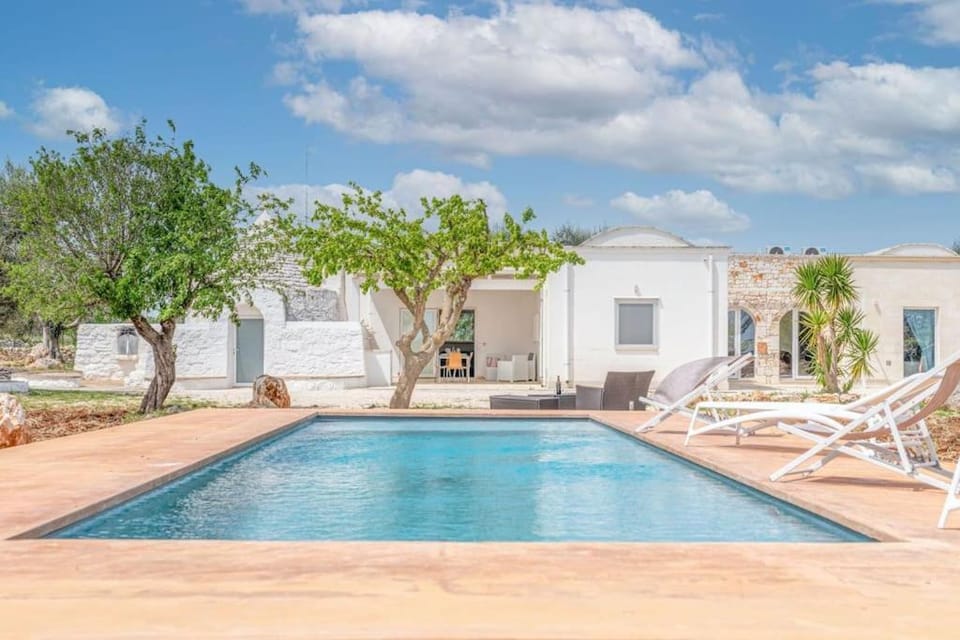 Property building, Pool view