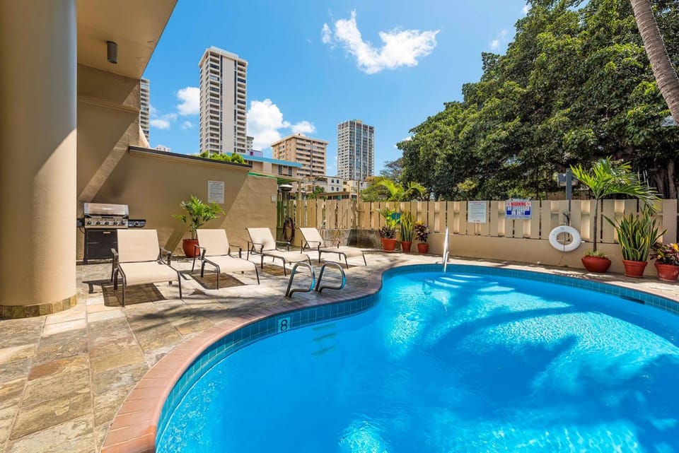 BBQ facilities, Pool view, Swimming pool, Swimming pool, sunbed
