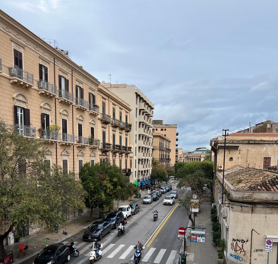 Neighbourhood, Street view
