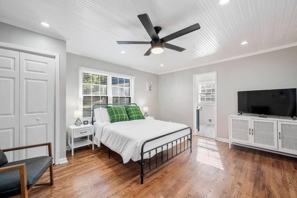 Private 1BR Cottage In Downtown Historic Norcross House in Norcross